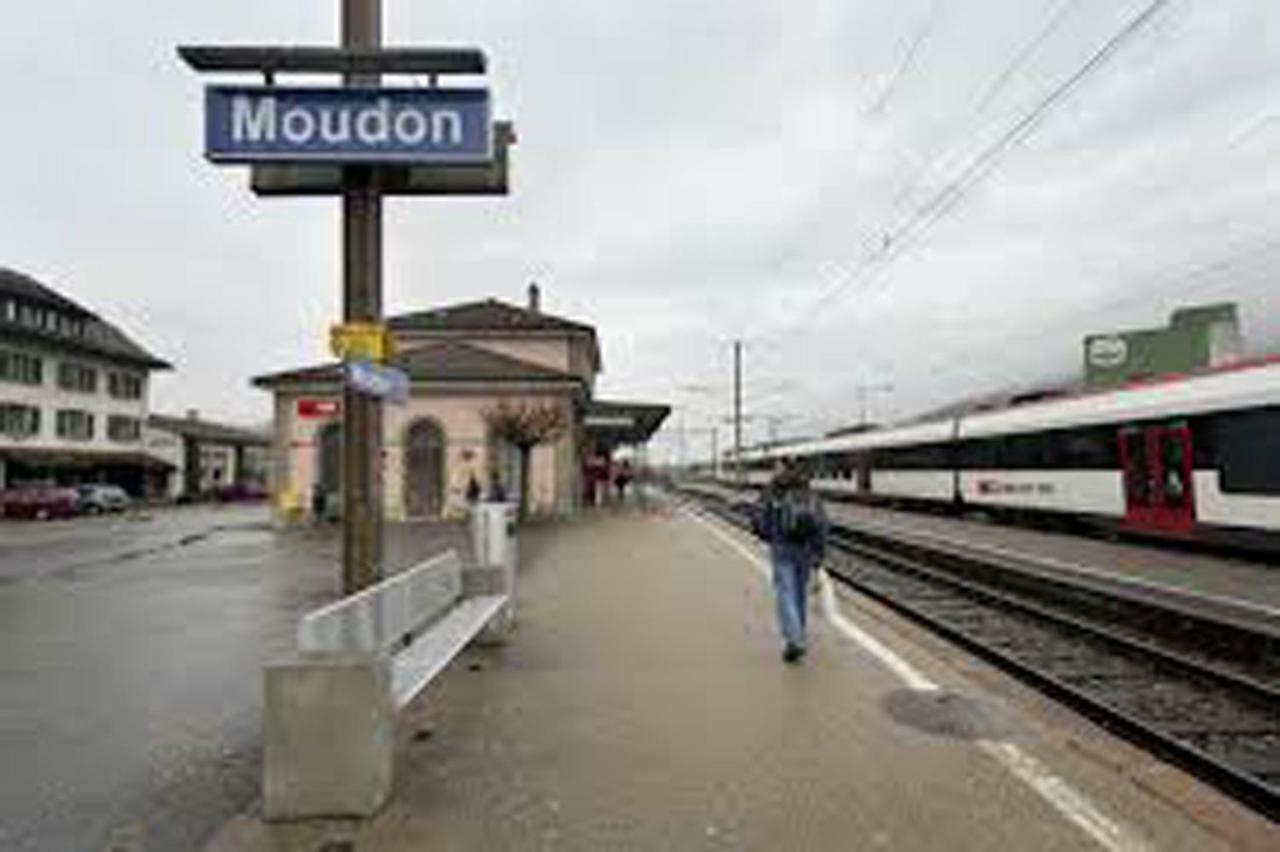 Maison Du Fey Hotel Moudon Bagian luar foto